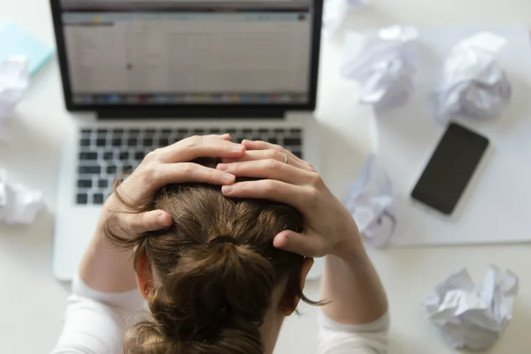 Du burn out à la reconversion professionnelle : interview d’une salariée accompagnée par PÔLE SANTÉ TRAVAIL