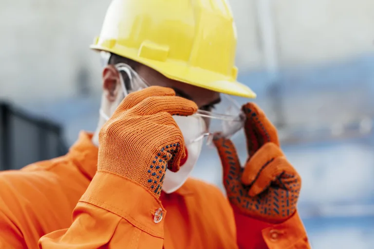 Salariés intérimaires et risques professionnels : pourquoi sont-ils plus exposés aux accidents du travail ?